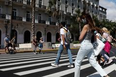 Νέα μέτρα στο τραπέζι υπό το φόβο της Όμικρον: 3 αλλαγές σχεδιάζει η κυβέρνηση