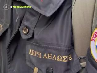 Φωτογραφία για «Θεματοφύλακες του Συντάγματος»: Αρνητές του κορονοϊού «χρίστηκαν» αστυνομικοί και έκαναν ελέγχους! (βίντεο)