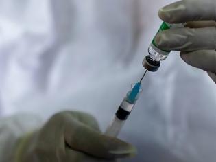 Φωτογραφία για Έβαλε κόλλα στις κλειδαριές εμβολιαστικού κέντρο -  504 άτομα δεν εμβολιάστηκαν