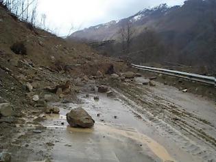 Φωτογραφία για Βράχος έπεσε στον δρόμο Ηρακλείου - Μεσαράς!