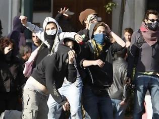 Φωτογραφία για Ρεζιλίκια-Κουκουλοφόροι ξυλοκόπησαν τουρίστες στο Ηράκλειο γιατί νόμισαν πως είναι χρυσαυγίτες