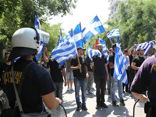 Φωτογραφία για Αντισυγκέντρωση αριστεροφασιστών ενάντια στους Έλληνες που αποδοκίμαζαν τον Μπαχτσελί