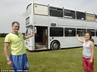 Φωτογραφία για Αγόρασαν λεωφορείο και το έκαναν σπίτι! [ΦΩΤΟ]
