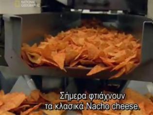 Φωτογραφία για VIDEO: Πως φτιάχνονται γαριδάκια, πατατάκια & σνακ