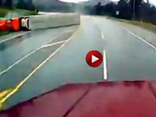 Φωτογραφία για Video: Πως αντιδράς όταν ένα φορτηγό έρχεται κατά πάνω σου;