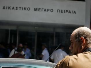 Φωτογραφία για Να φύγουν τα δικαστήρια Πειραιά