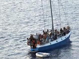 Φωτογραφία για Κροατία: Ρυμουλκήθηκε σκάφος με παράνομους μετανάστες