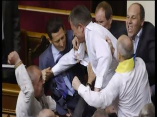 Φωτογραφία για Βίντεο: Ξύλο στην ουκρανική Βουλή