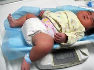 Φωτογραφία για Μωρό-γίγας γεννήθηκε στην Κίνα