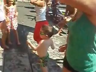 Φωτογραφία για VIDEO: Μωρό δείχνει χορογραφία Lady Gaga