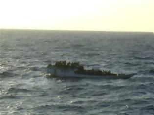 Φωτογραφία για Σήμα κινδύνου από πλοίο στην Αυστραλία που μετέφερε 162 μετανάστες