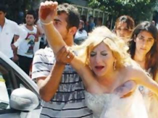 Φωτογραφία για Σοκαριστικό: Γαμπρός πλάκωσε την νύφη στο ξύλο την ώρα του γάμου