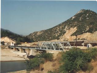 Φωτογραφία για Οι πολλαπλές όψεις της σιδηροδρομικής γέφυρας του Κομψάτου