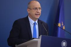 «Παράθυρο» Οικονόμου για υποχρεωτικό εμβολιασμό στους άνω των 50. 150.000 ραντεβού πρώτης δόσης