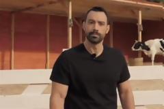 Αφροδίτη Γραμμέλη: «Η Φάρμα θυμίζει reunion στην Barbarella»