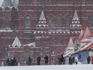 Φωτογραφία για Μόσχα: «Θάφτηκε» στα χιόνια για πρώτη φορά από την εποχή του Στάλιν - Μαγικές εικόνες (Pic)