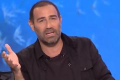 «Ράδιο Αρβύλα»: Το αιχμηρό σχόλιο του Αντώνη Κανάκη για το ποίημα του Σταμάτη Γαρδέλη με τους Έλληνες στη «Φάρμα»