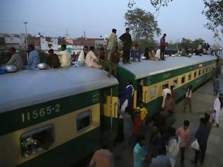 Φωτογραφία για Απίστευτη ιστορία στο Πακιστάν: Οδηγός αμαξοστοιχίας σταμάτησε το τρένο για να… αγοράσει γιαούρτι