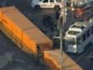 Φωτογραφία για ΗΠΑ: Σύγκρουση τρόλεϊ SEPTA με εμπορευματική αμαξοστοιχία στο   στο Ντάρμπι της Πενσυλβάνια. Αρκετοί τραυματίες
