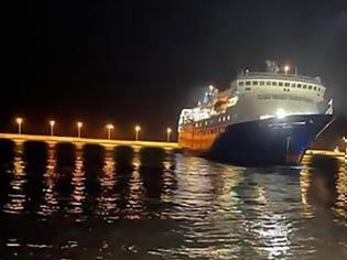 Φωτογραφία για Στα αβαθή στο λιμάνι του Γυθείου «κόλλησε» το πλοίο «Aqua Jewel»