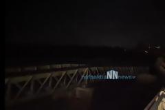 Ευηνοχώρι: Ο Εύηνος γκρέμισε την σιδηροδρομική γέφυρα. Βίντεο.