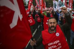 Τουρκία: Χιλιάδες διαδηλώνουν στην Κωνσταντινούπολη για την οικονομία που «γκρεμίζεται»