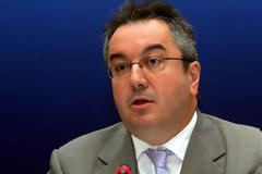 Ηλίας Μόσιαλος: Οι παρενέργειες του εμβολιασμού  στα παιδιά και ο φόβος των γονιών