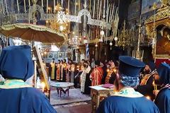 Πότε καθόμαστε και πότε είμαστε όρθιοι κατά τη διάρκεια της Θείας Λειτουργίας