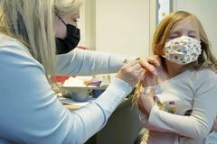 Εμβολιασμοί παιδιών: Ξεκινούν σήμερα για τις ηλικίες 5-11 ετών. Κλείστηκαν 31.000 ραντεβού. Όλα όσα πρέπει να ξέρουν οι γονείς