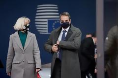 Μετάλλαξη Όμικρον: Παράθυρο Μητσοτάκη για νέα μέτρα