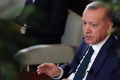 Τουρκία: Η λίρα κατρακυλά κι ο Ερντογάν λέει ότι θα μειώσει τον πληθωρισμό από το 21% στο 4%
