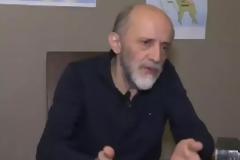Μάνος Βακούσης: «Έβαφα και φρόντιζα νεκρούς, έφυγα όταν μου έφεραν μια γειτόνισσα, τη Ματίνα»