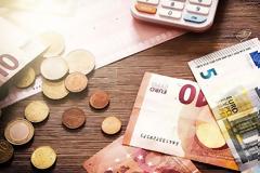 Τι αλλάζει σε επιστρεπτέα προκαταβολή και πάγιες δαπάνες