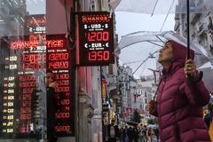 Έντονες διακυμάνσεις στη λίρα μετά το εναλλακτικό 