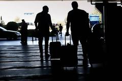 Έλληνας με κορονοϊό «εγκλωβισμένος» στο αεροδρόμιο της Μαδρίτης. «Δεν προβλέπεται ξενοδοχείο καραντίνας»
