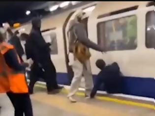 Φωτογραφία για Λονδίνο – Μεθυσμένος νεαρός είχε ατύχημα σε σταθμό του Μετρό.