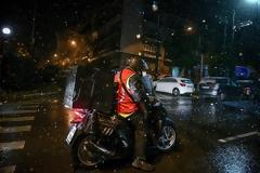 Delivery και take away μετά τα μεσάνυχτα: Τι ισχύει για πιστοποιητικό εμβολιασμού και self test