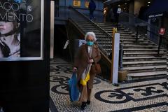 Κοροναϊός - Πορτογαλλία: Νέο ρεκόρ κρουσμάτων την τελευταία ημέρα του 2021