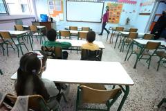 Σχολεία: Τα 3 σημεία διαφωνίας κυβέρνησης και ειδικών. Αντιδράσεις για το άνοιγμα