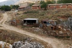 Βοσκός βρήκε 50.000 σε δοχείο που αγόρασε και έκανε κεράσματα στο χωριό 14.000 ευρώ