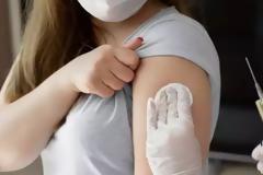 Πώς επηρεάζει την περίοδο των γυναικών ο εμβολιασμός για τον κορoνοϊό. Αμερικανική μελέτη