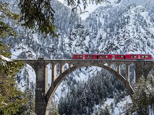 Φωτογραφία για Η πιο γραφική διαδρομή με το τρένο της Ευρώπης σας μεταφέρει σε μέρη που δεν πιστεύατε ότι θα μπορούσε να πάει το τρένο!