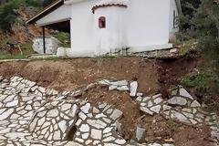 ΑΜΕΣΟΣ ΚΙΝΔΥΝΟΣ ΝΑ ΚΑΤΑΡΡΕΥΣΕΙ ΤΟ ΕΚΚΛΗΣΑΚΙ ΤΗΣ ΑΓΙΑΣ ΠΑΡΑΣΚΕΥΗΣ ΣΤΟ ΠΑΛΙΟ ΧΩΡΙΟ ΒΑΣΙΛΟΠΟΥΛΟ