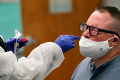 Προειδοποίηση FDA για τα self test: Μην τα χρησιμοποιείτε στον λαιμό αντί για τη μύτη