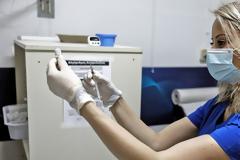 Υποχρεωτικός εμβολιασμός: 200.000 έκλεισαν ραντεβού για να μην πληρώσουν πρόστιμο