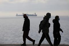 Παρατείνονται τα μέτρα