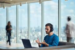 H νέα εποχή εμπειρίας AI που ενισχύει την εργασία και τη δημιουργικότητα