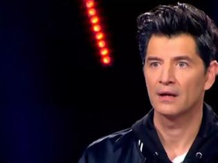 Φωτογραφία για The Voice: Αναλαμβάνει την παρουσίαση ο Σάκης Ρουβάς;