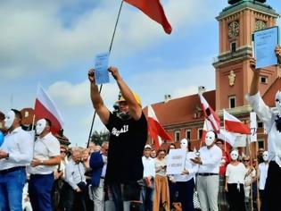 Φωτογραφία για Πολωνία: Διαμαρτυρία κατά της μείωσης του μαθήματος των θρησκευτικών στα σχολεία