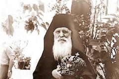 «Χαῖρε δι' οὗ Ἐκκλησία χορεύει, χαῖρε δι' οὗ νῆσος Αἴγινα χαίρει. Χαίροις Πάτερ Νεκτάριε»